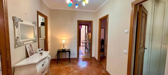 Квартира с 4 комнатами в Марино, Италия № 41028 13