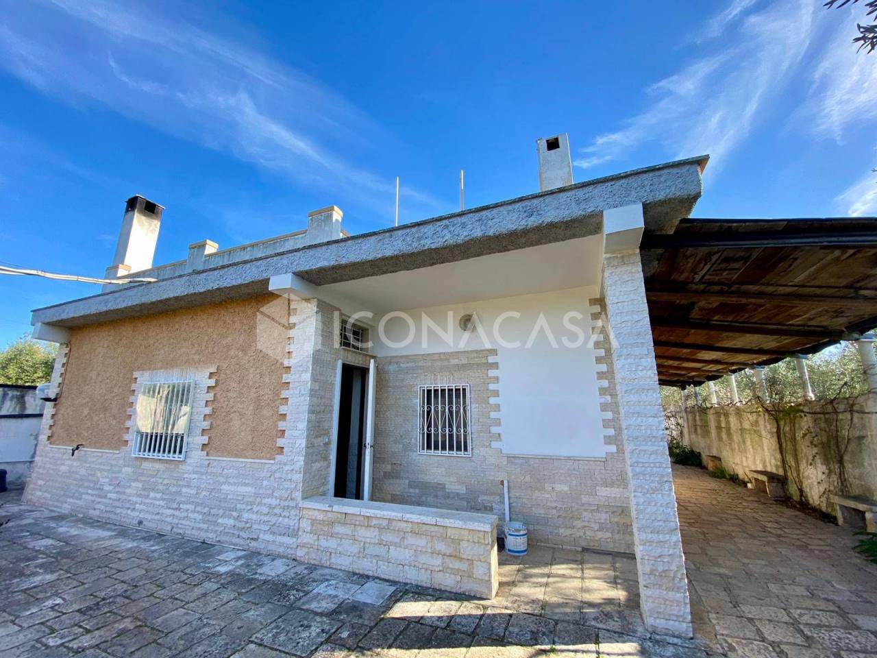 4 rooms Villa in Bitonto, Italy No. 22403