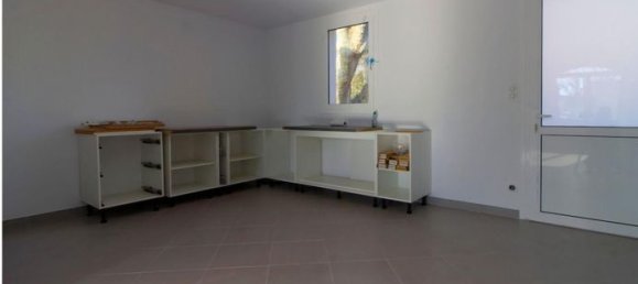 3 bedrooms House in Saint-Martin-de-Crau, France No. 314025 5