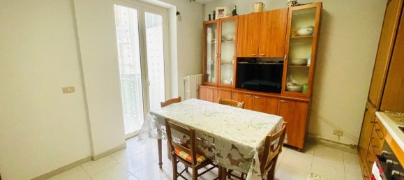3-salle Appartement à Valenzano, Italy No. 23165 4
