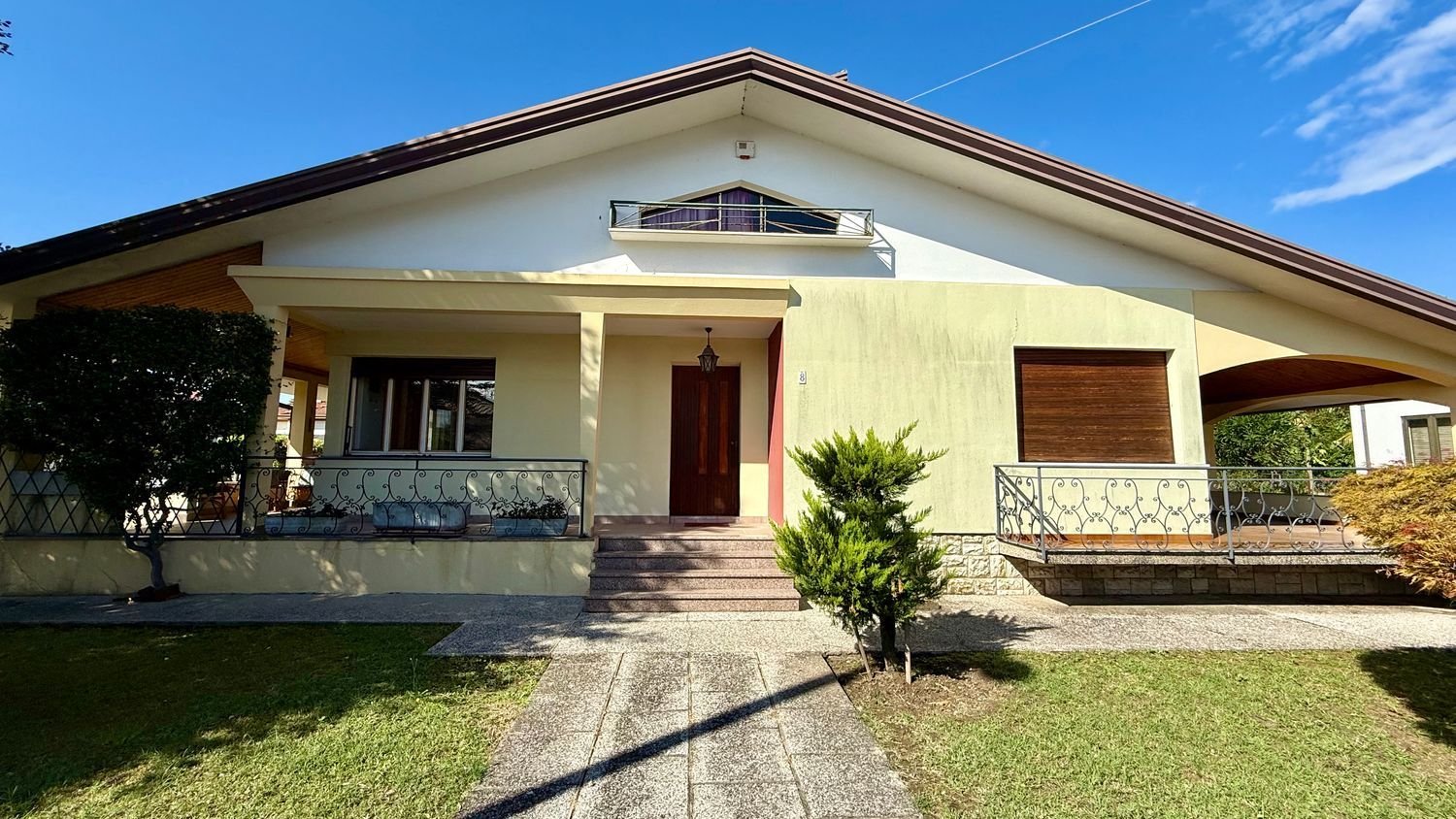 Дом с 6 спальнями в Порденоне, Италия № 356286