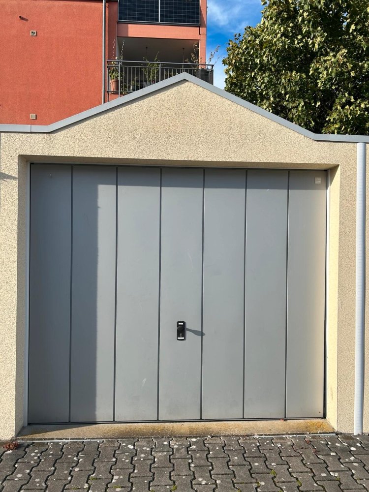  Parking in Erlangen-Hochstadt, Germany No. 304865