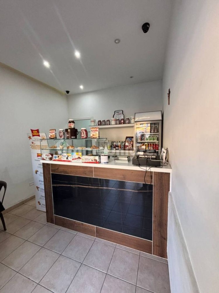 Propiedad comercial de 2 habitaciónes en Trentola Ducenta, Italy No. 167406