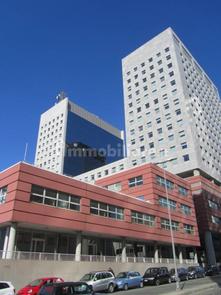 5 rooms Office in Genoa, Italy No. 396028