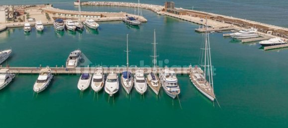 1 bedroom Garage in Pisa, Italy No. 67284 10