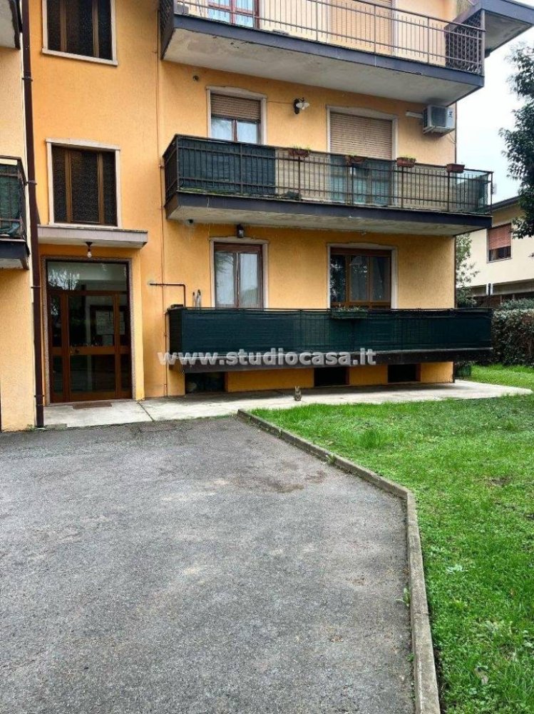 2 Schlafzimmer Wohnung in Ciserano, Italy, Nr. 360211