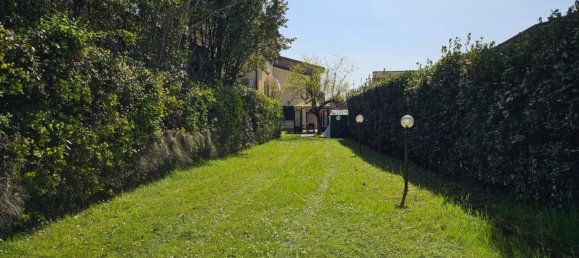 5 rooms House in Forte dei Marmi, Italy No. 194149 3
