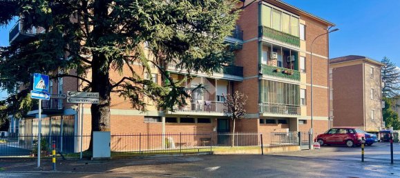 Квартира с 3 комнатами в Реджо Эмилия, Италия № 2410 28