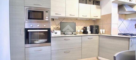 Квартира с 3 комнатами в Реджо Эмилия, Италия № 2410 11