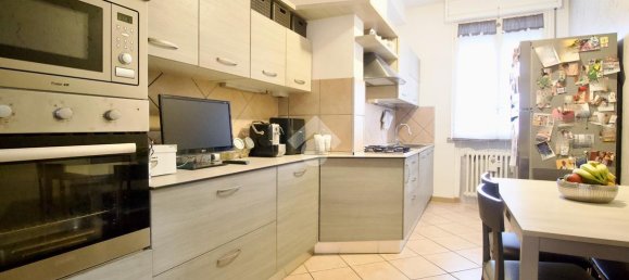 Квартира с 3 комнатами в Реджо Эмилия, Италия № 2410 10