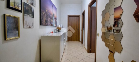 Квартира с 3 комнатами в Реджо Эмилия, Италия № 2410 6