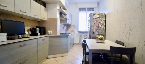 Квартира с 3 комнатами в Реджо Эмилия, Италия № 2410 8