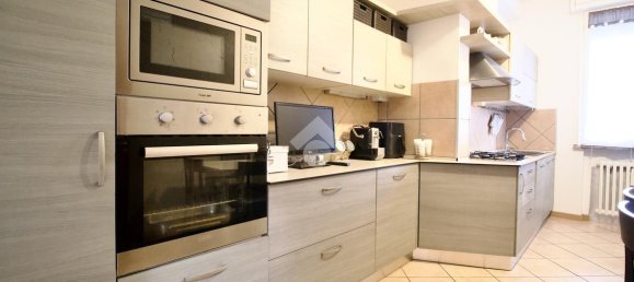 Квартира с 3 комнатами в Реджо Эмилия, Италия № 2410 7