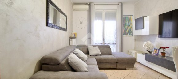 Квартира с 3 комнатами в Реджо Эмилия, Италия № 2410 2