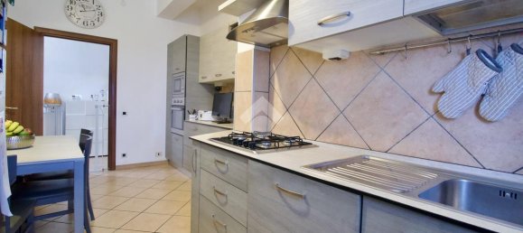 Квартира с 3 комнатами в Реджо Эмилия, Италия № 2410 12