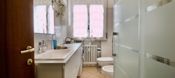 Квартира с 3 комнатами в Реджо Эмилия, Италия № 2410 26