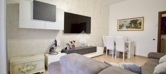 Квартира с 3 комнатами в Реджо Эмилия, Италия № 2410 3