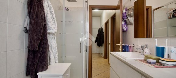 Квартира с 3 комнатами в Реджо Эмилия, Италия № 2410 27