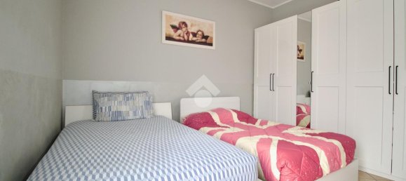 Квартира с 3 комнатами в Реджо Эмилия, Италия № 2410 24