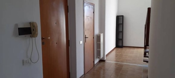 3 rooms Apartment in Ancona, Italy No. 177422 3