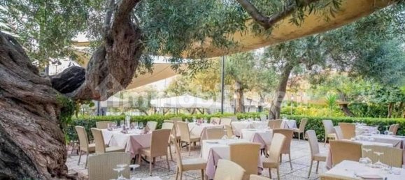 Propiedad comercial de 3 habitaciónes en Cefalù, Italy No. 48179 12