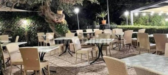 Propiedad comercial de 3 habitaciónes en Cefalù, Italy No. 48179 13