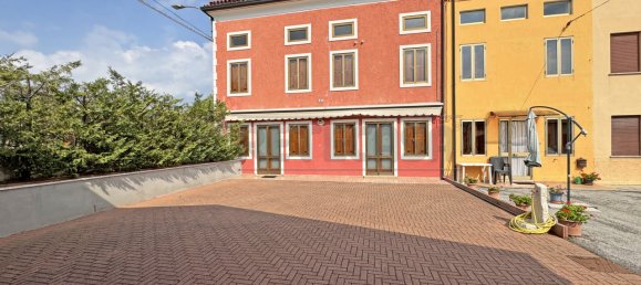 4 bedrooms House in Brogliano, Italy No. 361455 5