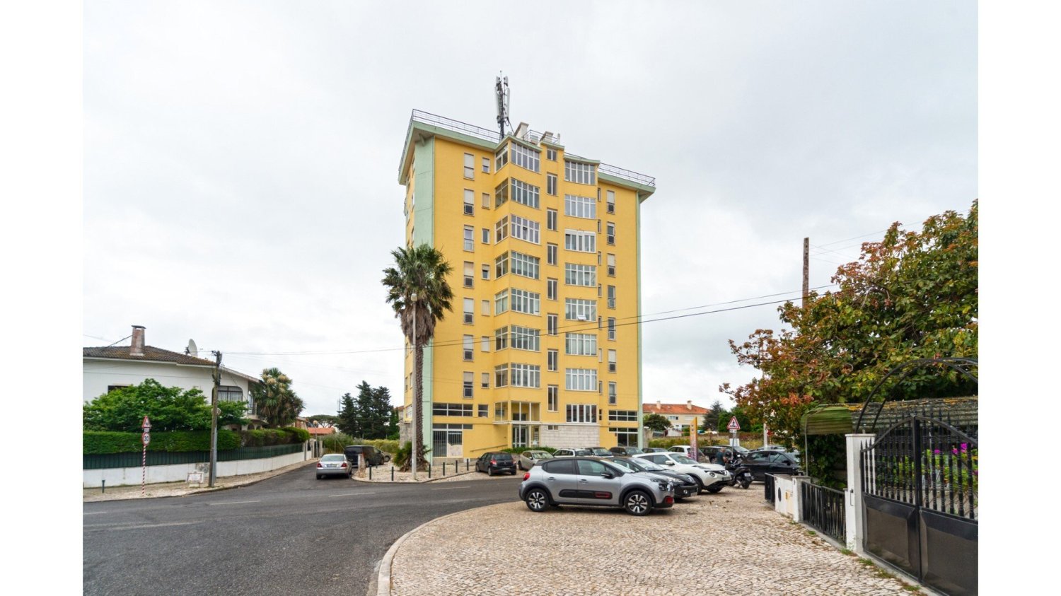 3 bedrooms Apartment in Cascais, Portugal No. 66844