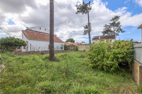 319m² Land in Almada, Portugal No. 77293