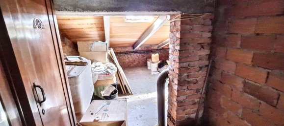 3 bedrooms Apartment in Agliana, Italy No. 261753 2