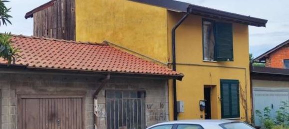 3 rooms Apartment in Fino Mornasco, Italy No. 6764 2