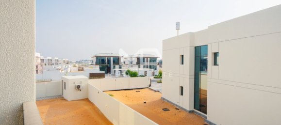 4 bedrooms Villa in Abu Dhabi, UAE No. 47126 25