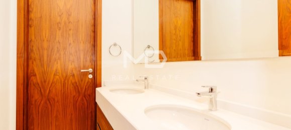 4 bedrooms Villa in Abu Dhabi, UAE No. 47126 15