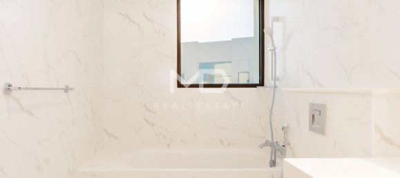 4 bedrooms Villa in Abu Dhabi, UAE No. 47126 35