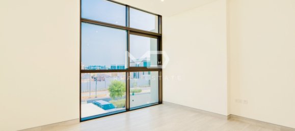 4 bedrooms Villa in Abu Dhabi, UAE No. 47126 40