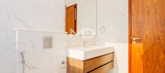 4 bedrooms Villa in Abu Dhabi, UAE No. 47126 37