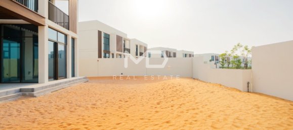 4 bedrooms Villa in Abu Dhabi, UAE No. 47126 45