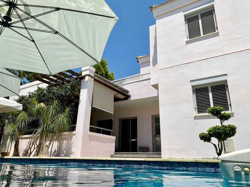 Дом с 3 спальнями в Агиос Тихонас, Кипр № 7684