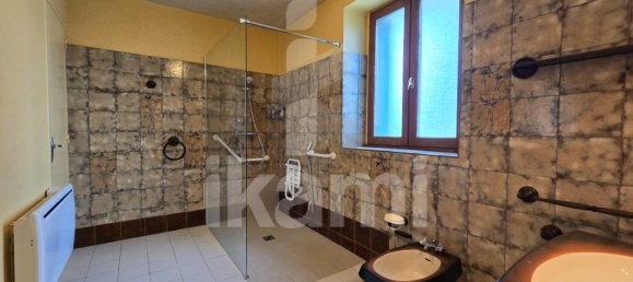 5 bedrooms Villa in Indre, France No. 64483 13