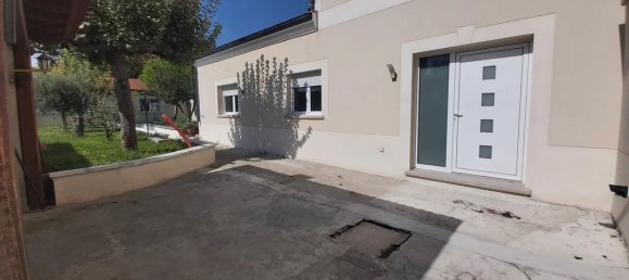 6 bedrooms House in Chelles, France No. 172316 6