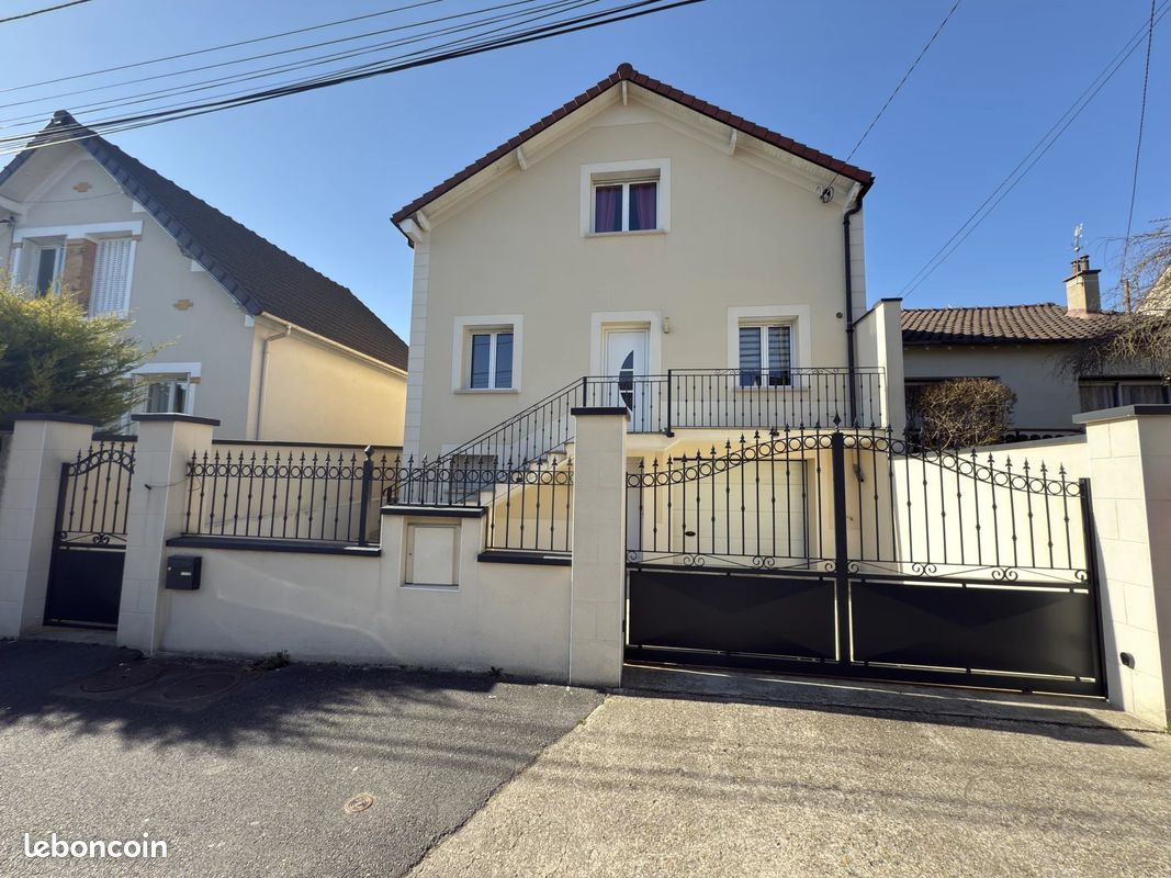 6 bedrooms House in Chelles, France No. 172316