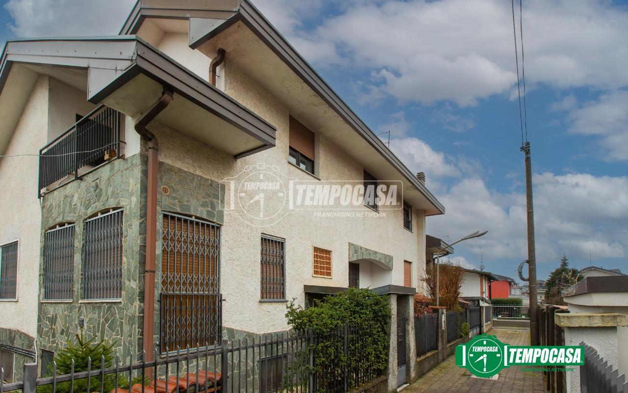 9-Zimmer Villa in Castellanza, Italy, Nr. 11631