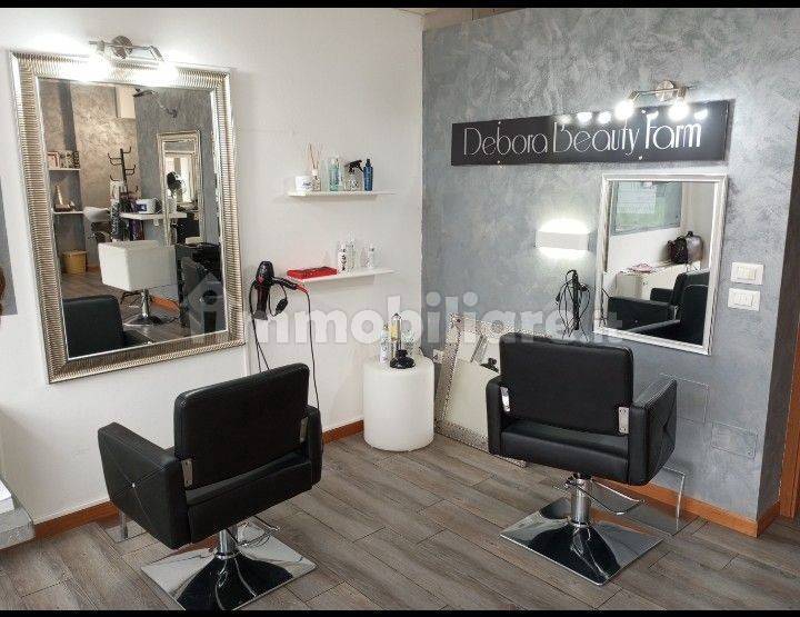 Propriété commerciale à Alba, Italy 85m² No. 304724