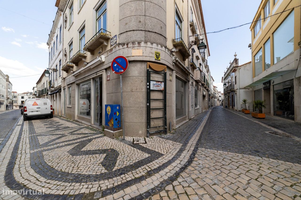 Здание с 9 спальнями в Вале ди Сантарен, Португалия № 304438