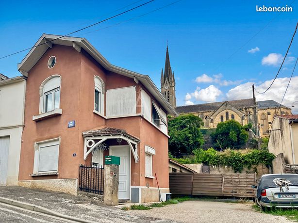 Casa de 3 dormitorios en Fumel, France No. 315960