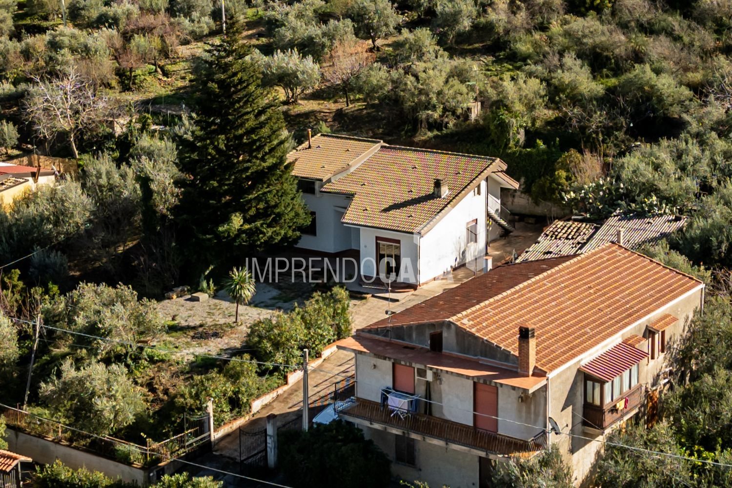 6 bedrooms Villa in Altofonte, Italy No. 377985