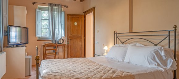 13 bedrooms Villa in Arezzo, Italy No. 63330 35