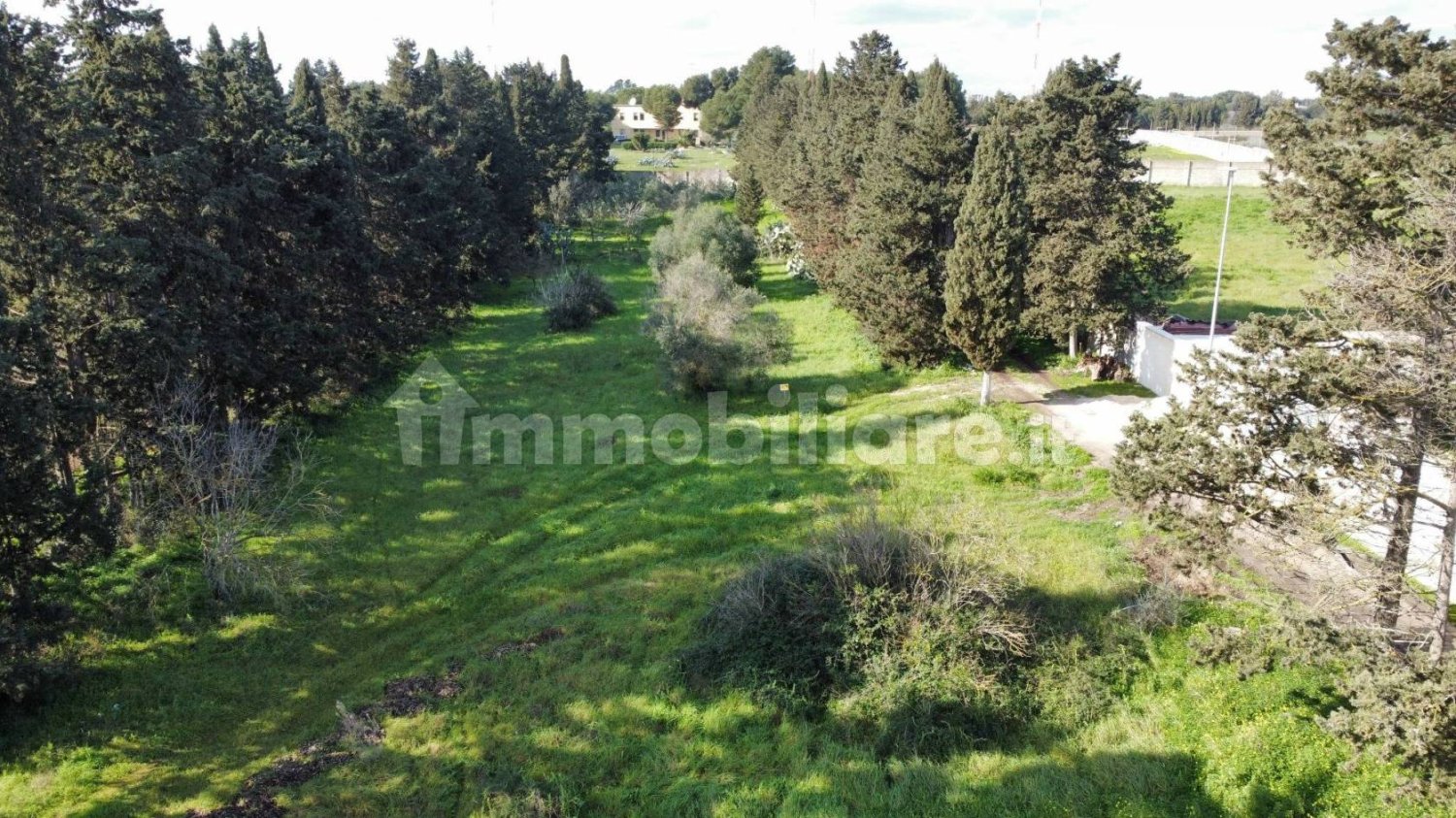 Земельный участок 2300м² в Лечче, Италия № 86445