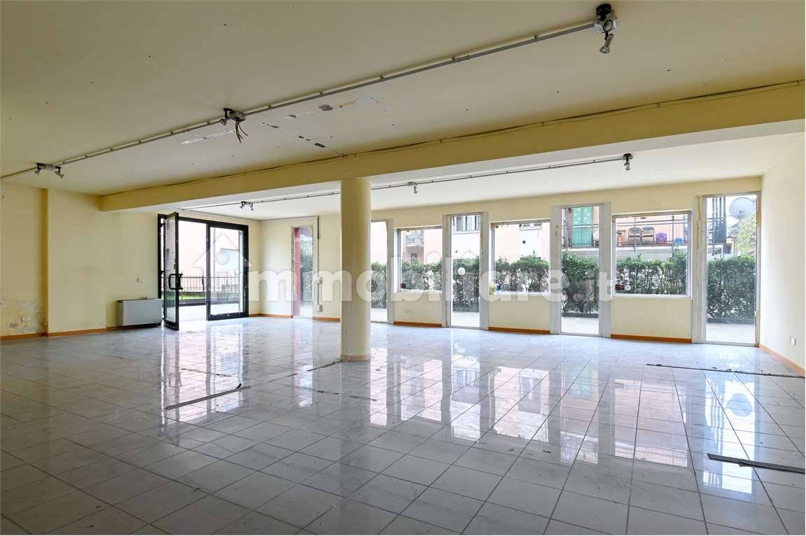 1-salle Bureau à Romano di Lombardia, Italy No. 130702