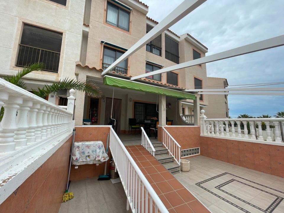 5 bedrooms Townhouse in Guardamar del Segura, Spain No. 185135